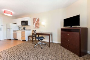 Quarto standard, 1 cama Queen, para não fumantes | Cozinha privada | Geladeira grande, micro-ondas, cooktop, lava-louças