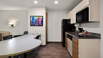 Suite, 1 Queen Bed with Sofa bed, Non Smoking | Desk, blackout drapes, iron/ironing board, free cribs/infant beds