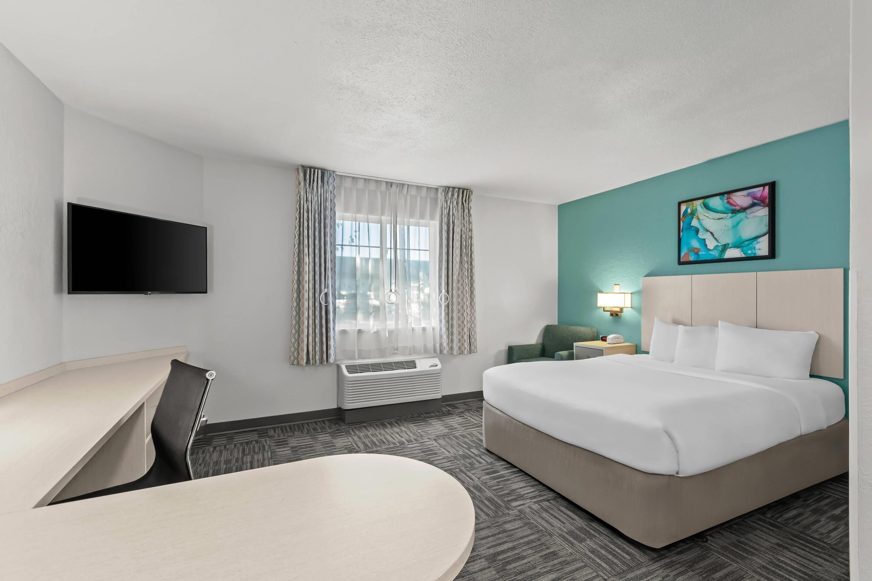 Room, 1 Queen Bed, Accessible, Non Smoking (Roll-In Shower) | Desk, blackout drapes, iron/ironing board, free cribs/infant beds