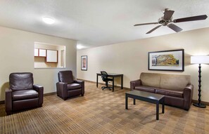 Desk, laptop workspace, iron/ironing board, free WiFi - Extended Stay America Select Suites St Louis Earth City (Bridgeton)