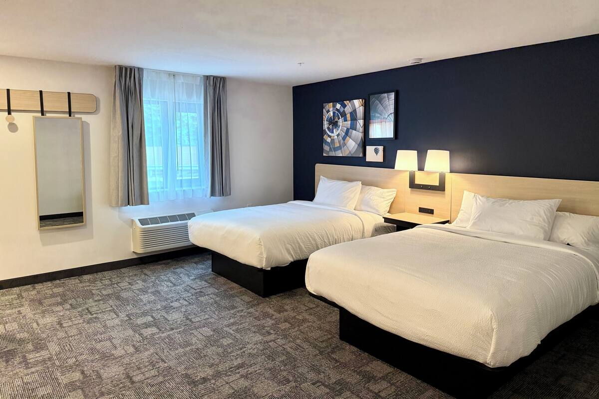 Hochwertige Bettwaren, Daunenbettdecken, Pillowtop-Betten, Schreibtisch