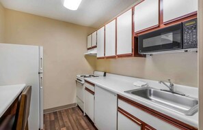 Deluxe Studio, Multiple Beds, Non Smoking | Private kitchen | Full-size fridge, microwave, stovetop