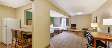 Deluxe Studio, Multiple Beds, Non Smoking | Desk, laptop workspace, iron/ironing board, free WiFi