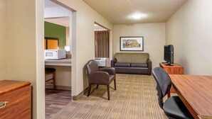 Deluxe Studio, 1 Queen Bed with Sofa bed, Non Smoking | Desk, laptop workspace, iron/ironing board, WiFi (free) - Extended Stay America Select Suites Richmond Innsbrook (Glen Allen)