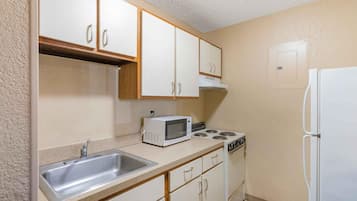 Studio, 2 Queen Beds, Non Smoking | Private kitchen | Fridge, microwave, stovetop