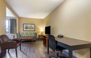 Deluxe Studio, 1 Queen Bed with Sofa bed, Non Smoking | Desk, iron/ironing board, free WiFi, bed sheets