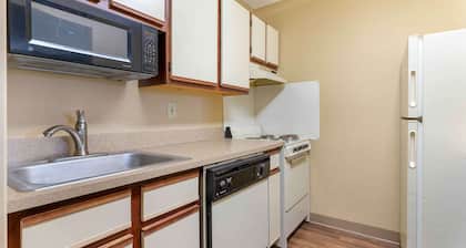 Extended Stay America Suites Tulsa Midtown