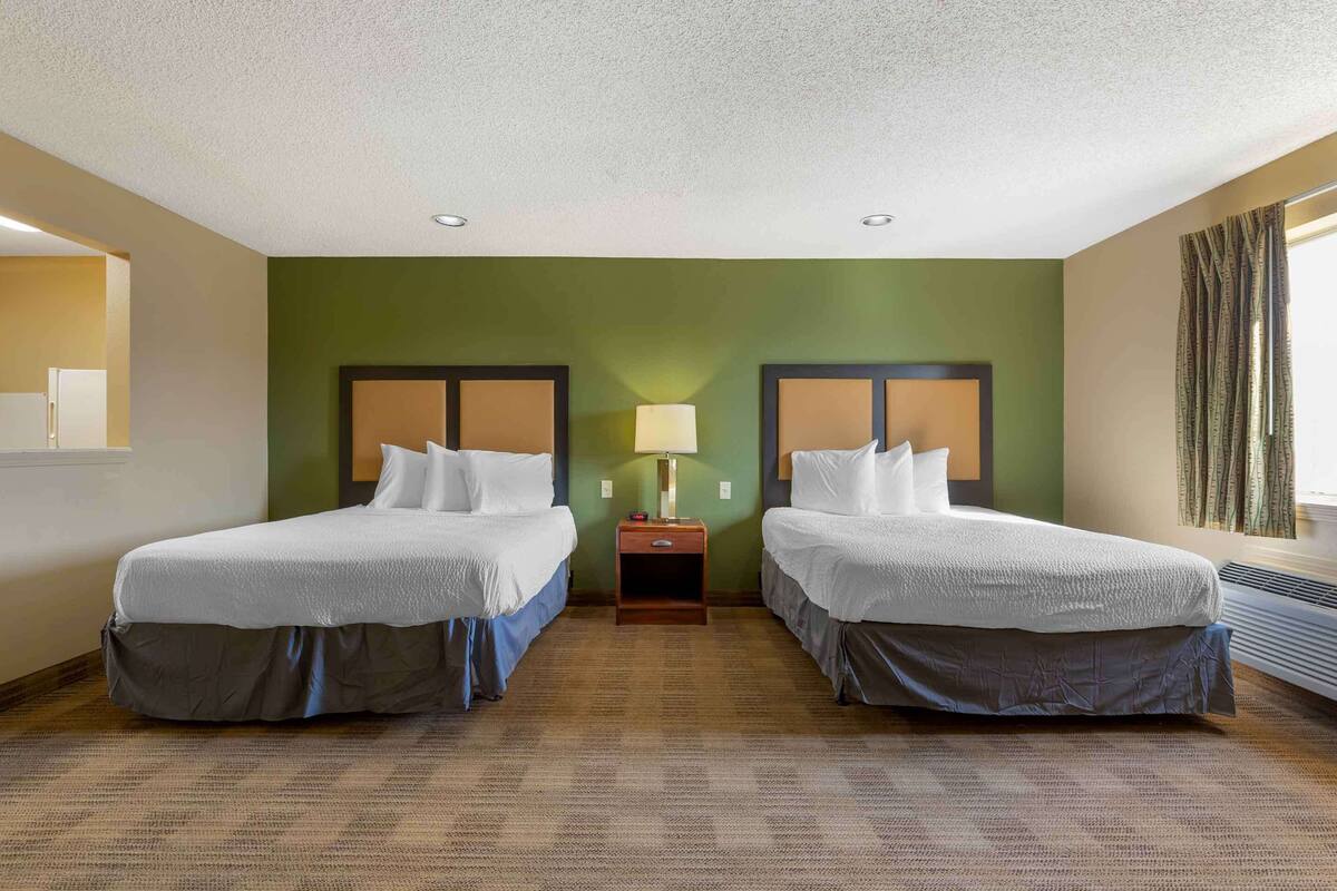 deluxe studio, multiple beds, non smoking | desk, iron/ironing board, free wifi, bed sheets