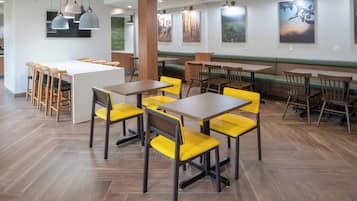 Free daily buffet breakfast