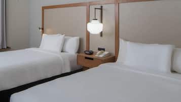 标准房, 2 张大床 (Mobility/Hearing Accessible, Tub) | 加厚床垫、客房内保险箱、办公桌、笔记本电脑工作区