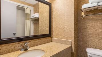 Combined shower/bathtub, deep-soaking bathtub, free toiletries