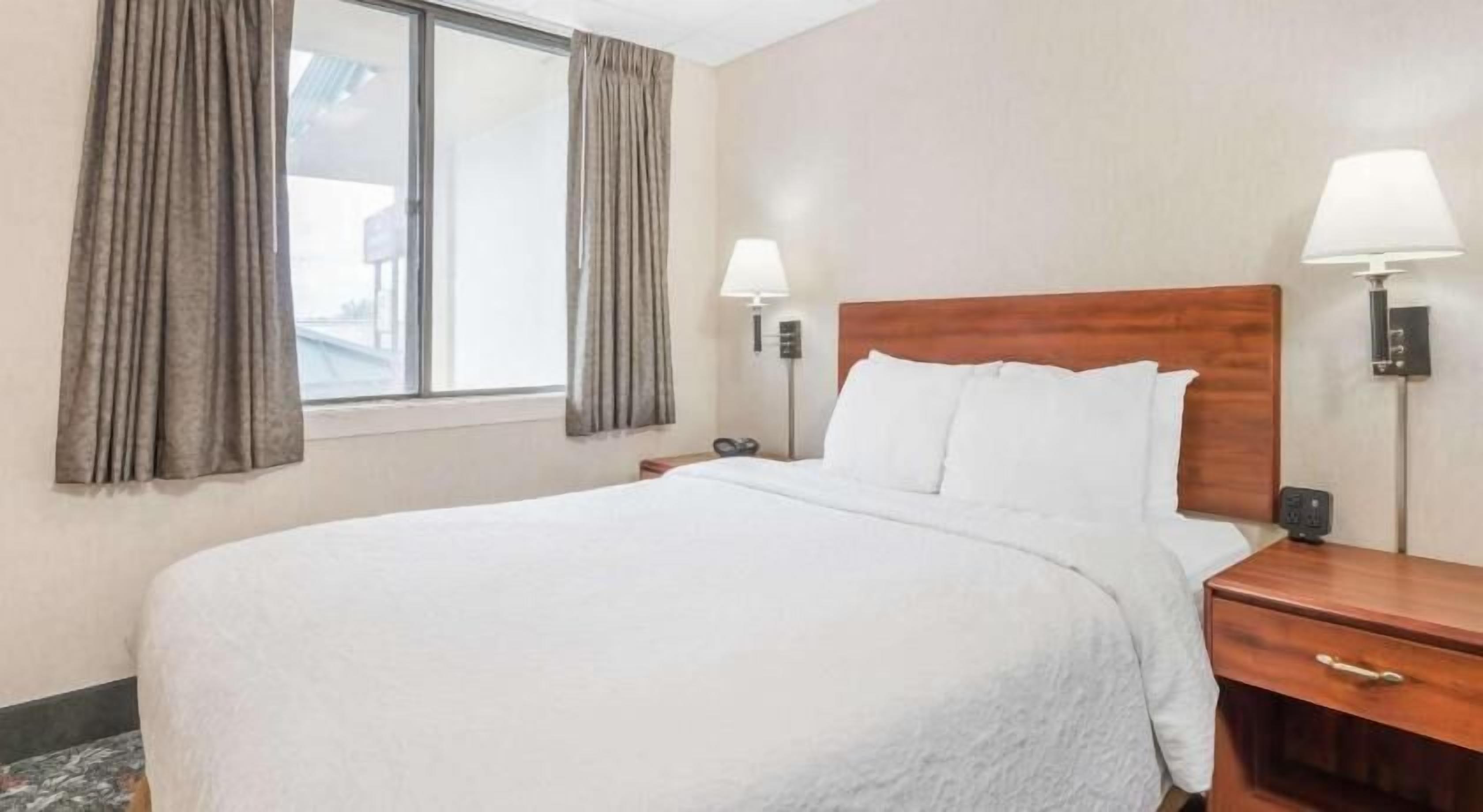 Escritorio, tabla de planchar con plancha y cunas gratuitas 