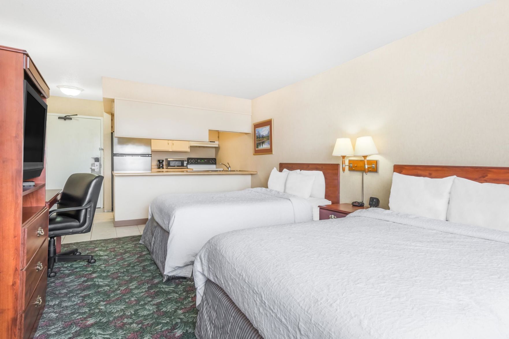 Escritorio, tabla de planchar con plancha y cunas gratuitas 