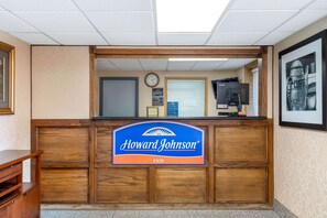 Lobby - Howard Johnson by Wyndham Gillette (Gillette)