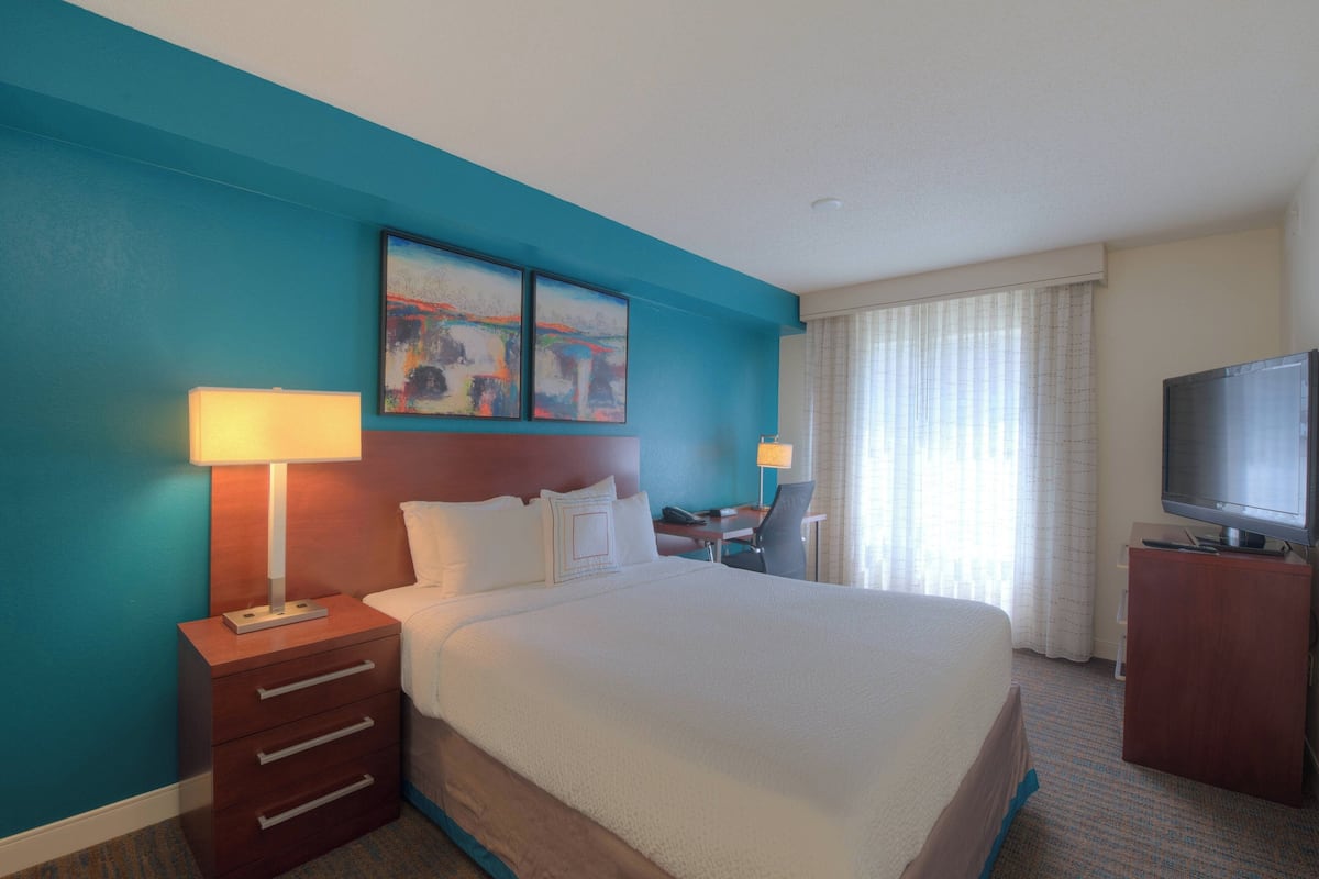 1 bedroom, in-room safe, desk, laptop workspace