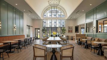 Desayuno completo incluido todos los días