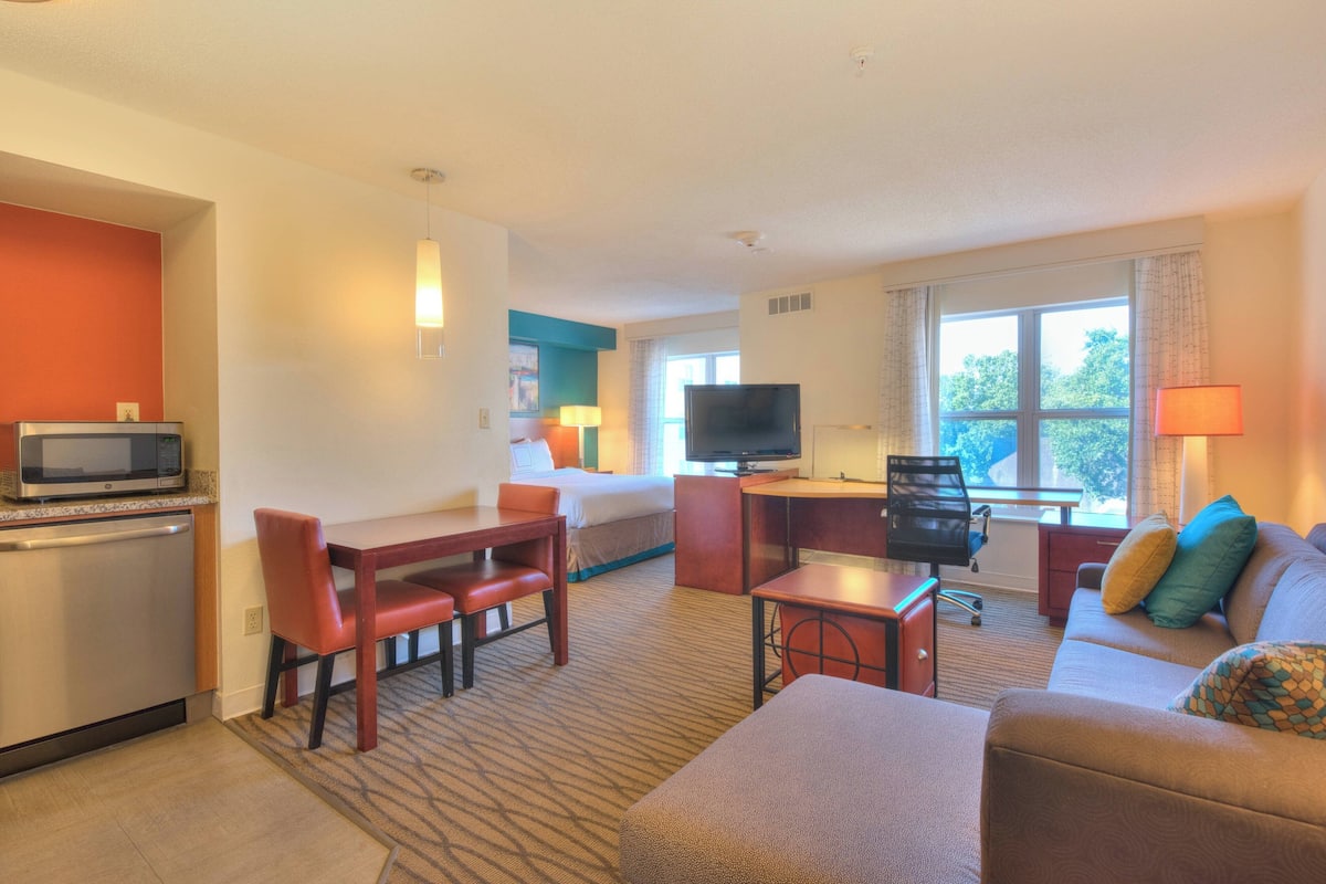 1 bedroom, in-room safe, desk, laptop workspace