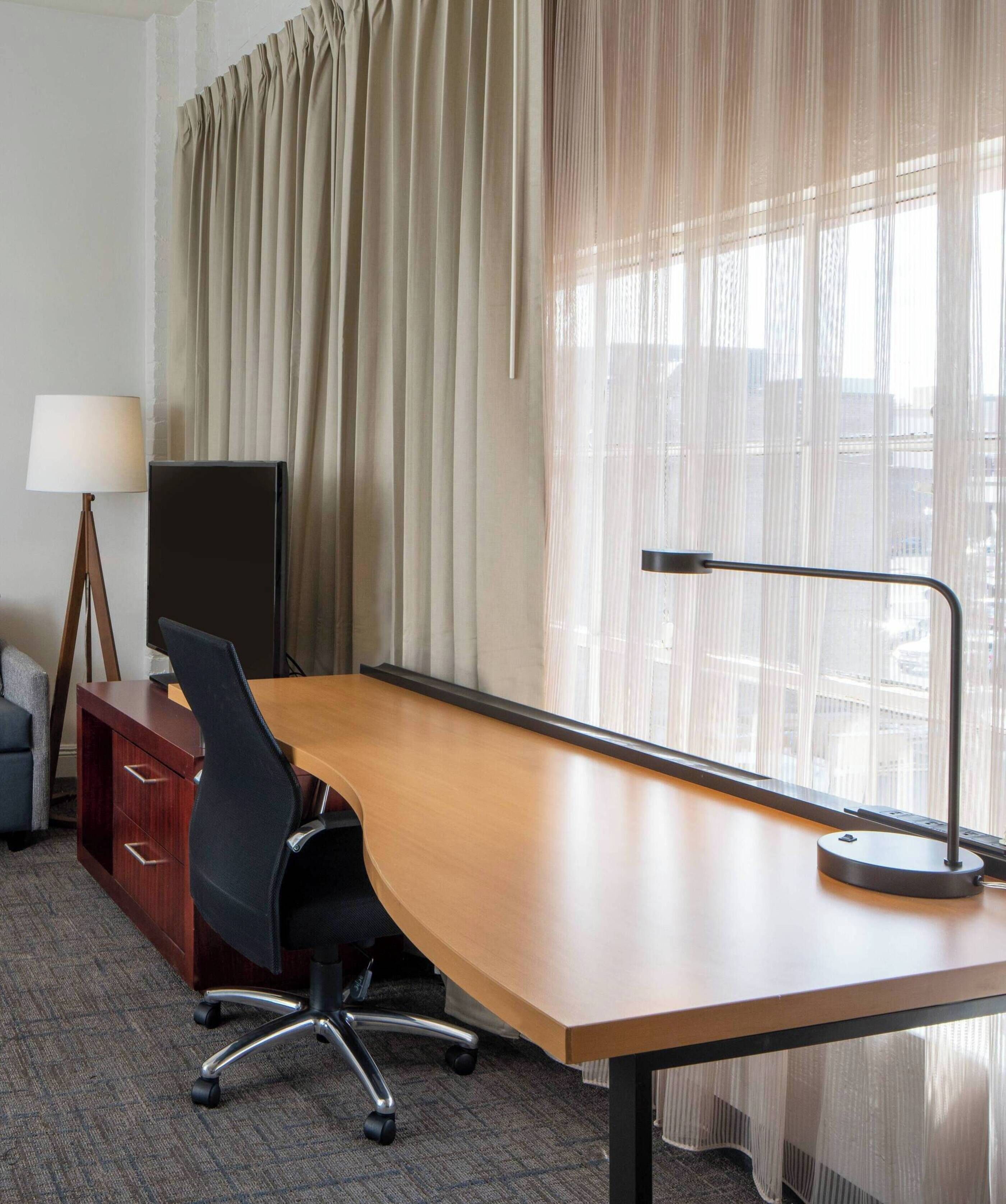 1 bedroom, egyptian cotton sheets, premium bedding, desk