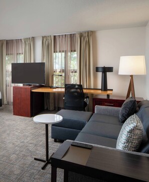 Egyptian cotton sheets, premium bedding, desk, laptop workspace - Sonesta ES Suites New Orleans Convention Center (New Orleans)