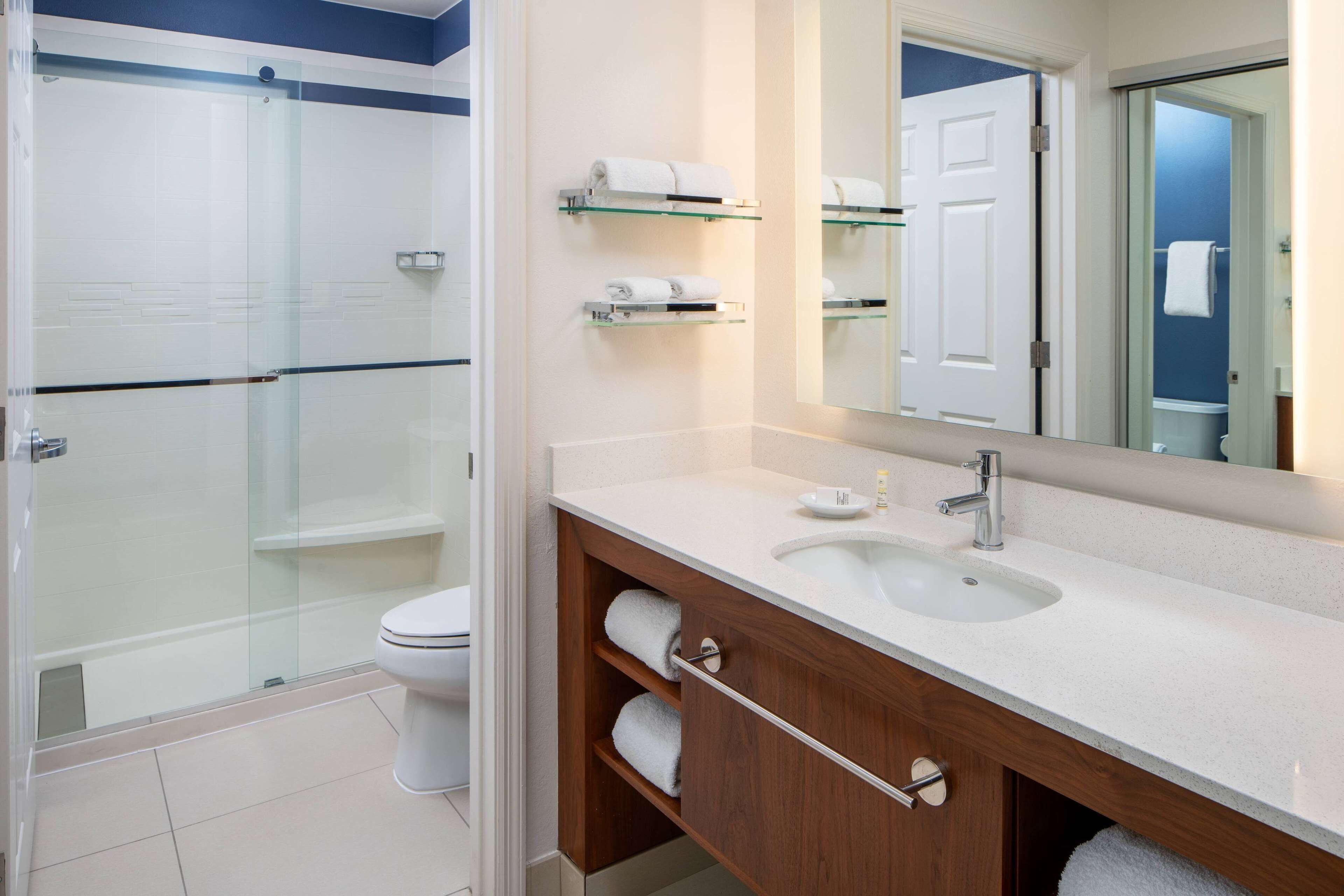 combined shower/bathtub, free toiletries, hair dryer, towels