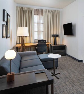 1 bedroom, Egyptian cotton sheets, premium bedding, desk