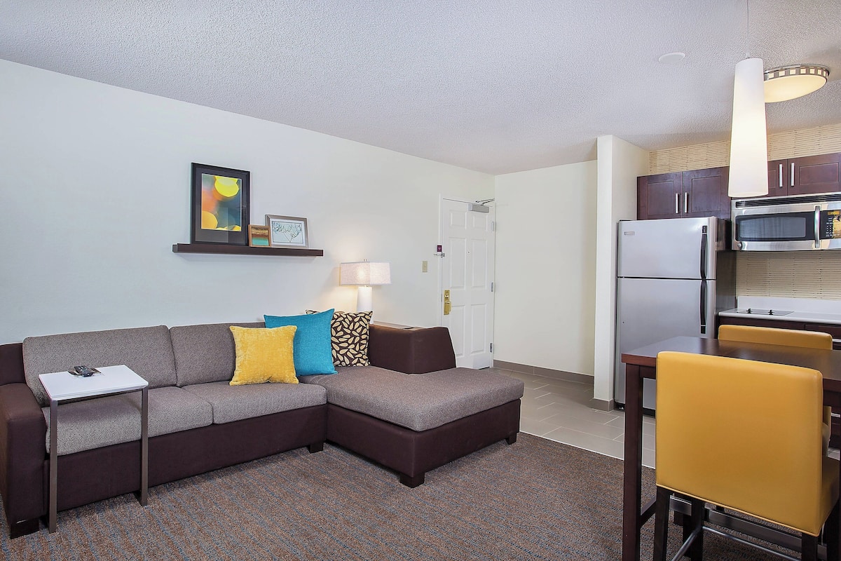 studio, 1 queen bed with sofa bed | desk, laptop workspace, iron/ironing board, free cots/infant beds