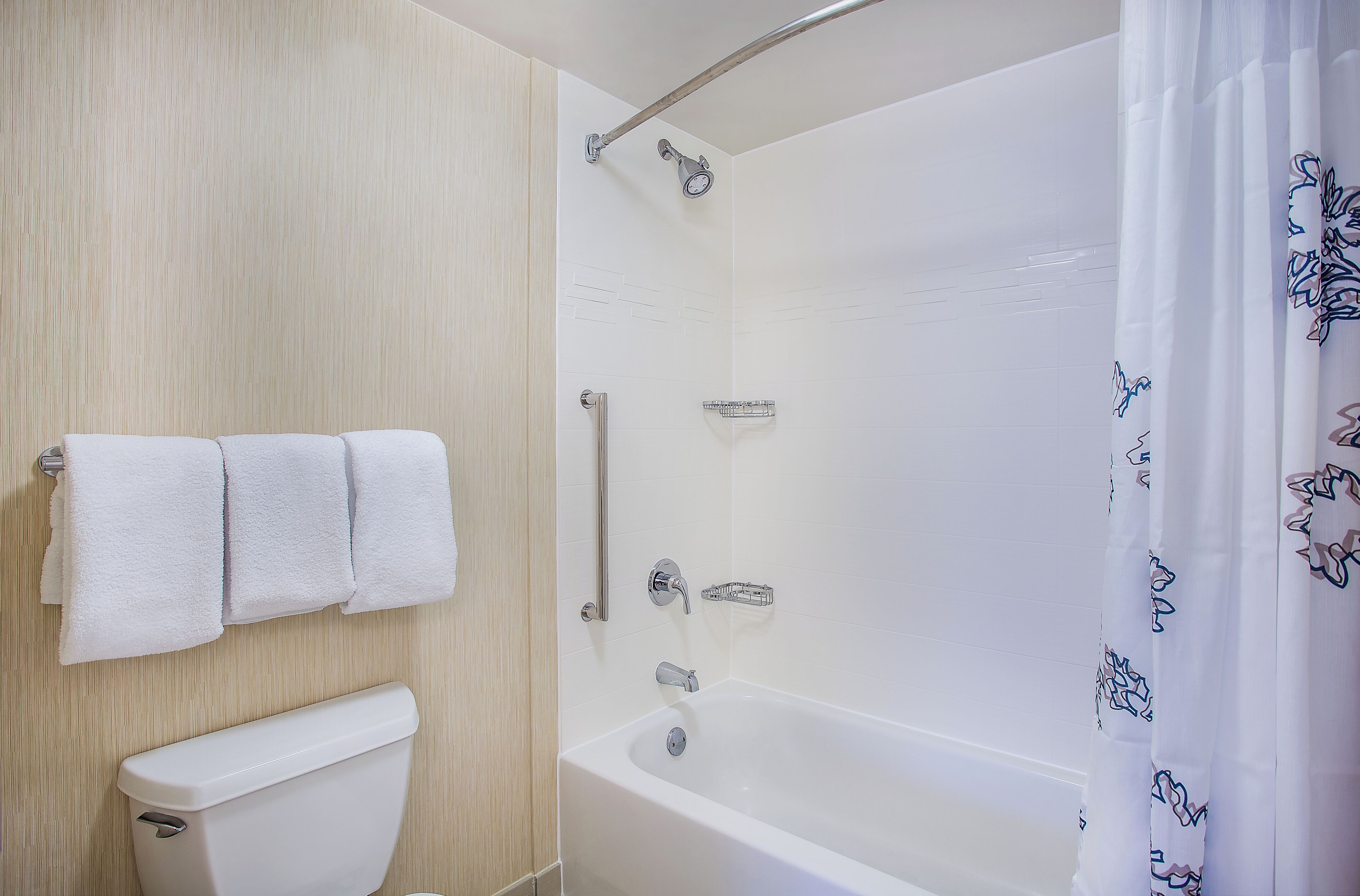 studio, 1 queen bed with sofa bed (mobility accessible, tub) | bathroom | combined shower/bathtub, free toiletries, hair dryer, towels