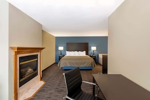 Deluxe Studio Suite, 1 King Bed, Non Smoking