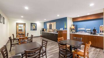 Tägliches inbegriffenes kontinentales Frühstück