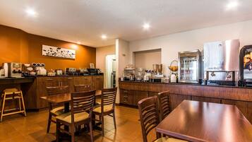 Esmorzar diari d'estil bufet gratuït