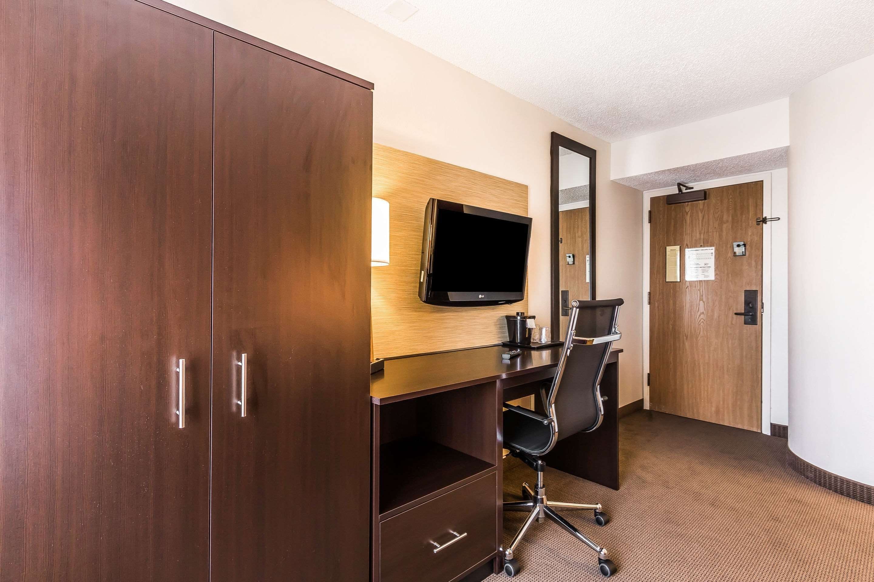 desk, blackout curtains, iron/ironing board, free wifi