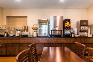 Free daily buffet breakfast - Sleep Inn Springfield South I60 near Medical District (Springfield)