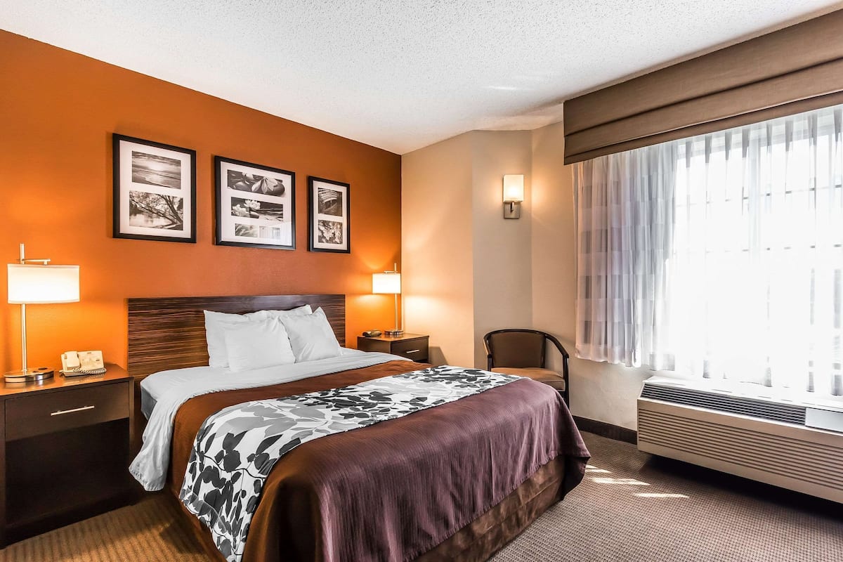 Desk, blackout drapes, iron/ironing board, free WiFi
