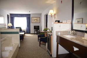 Suite, 1 King Bed with Sofa bed, Non Smoking, Jetted Tub | In-room safe, desk, laptop workspace, blackout drapes