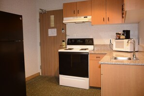 Suite, 1 King Bed with Sofa bed, Non Smoking, Kitchen | In-room safe, desk, laptop workspace, blackout drapes