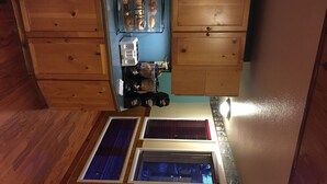 Breakfast area - Longhouse Alaskan (Anchorage)