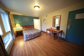 Standard Room, 1 Queen Bed
