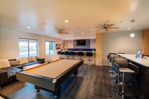 Serves dinner and happy hour