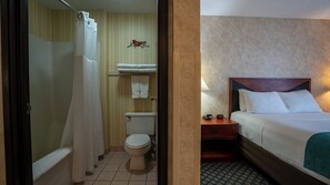 Deluxe Suite, 1 Queen Bed with Sofa bed | Bathroom | Jetted bath, free toiletries, hair dryer, towels - Miles City Hotel & Suites (Miles City)