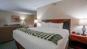 Estudio Deluxe, 1 cama King size y sofá cama | Cortinas blackout, tabla de planchar con plancha y wifi gratis 