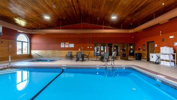 Una piscina cubierta
