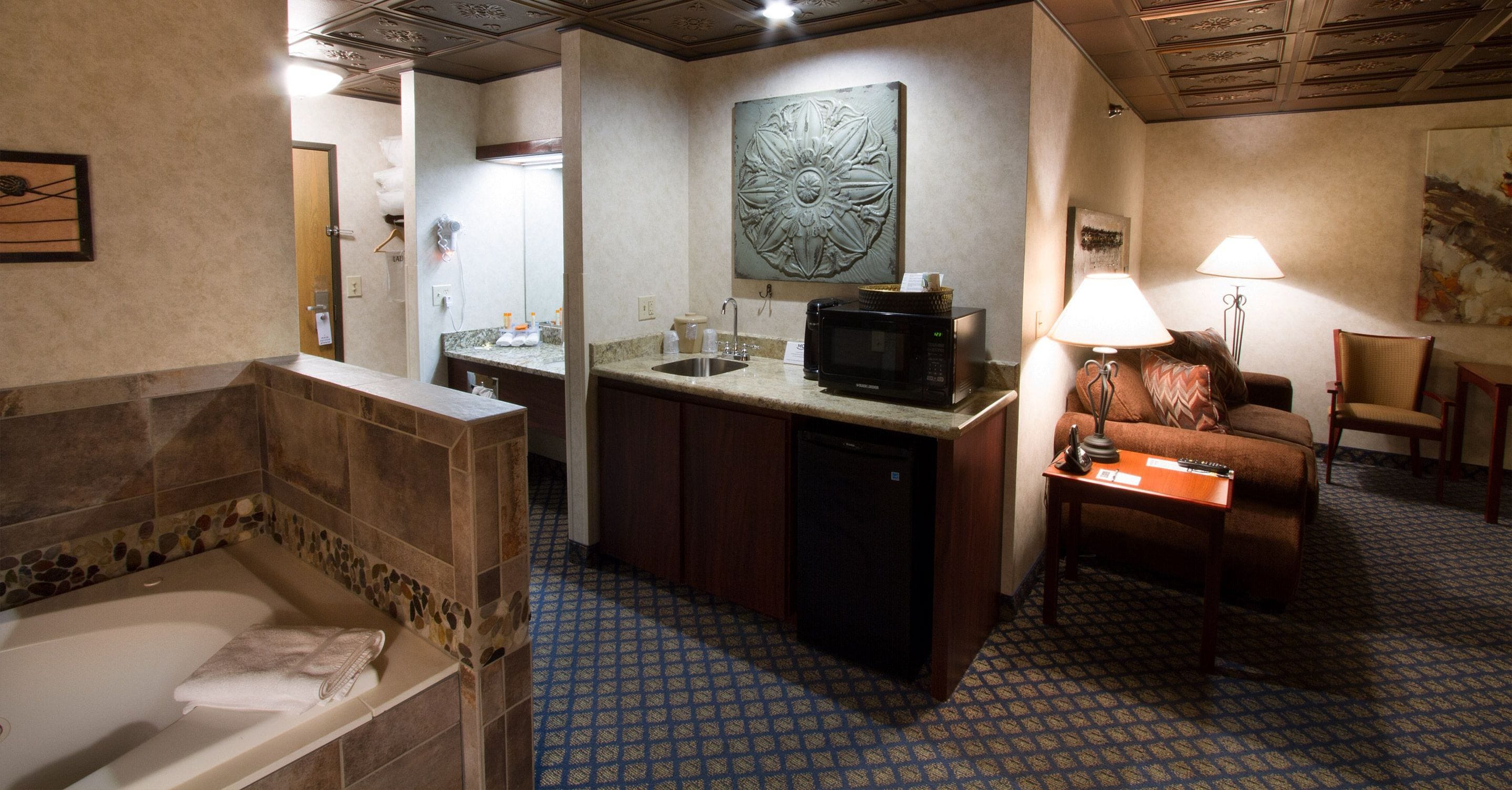 presidential studio suite, hot tub | bathroom | combined shower/bathtub, free toiletries, hair dryer, towels