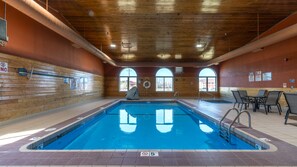 Una piscina cubierta