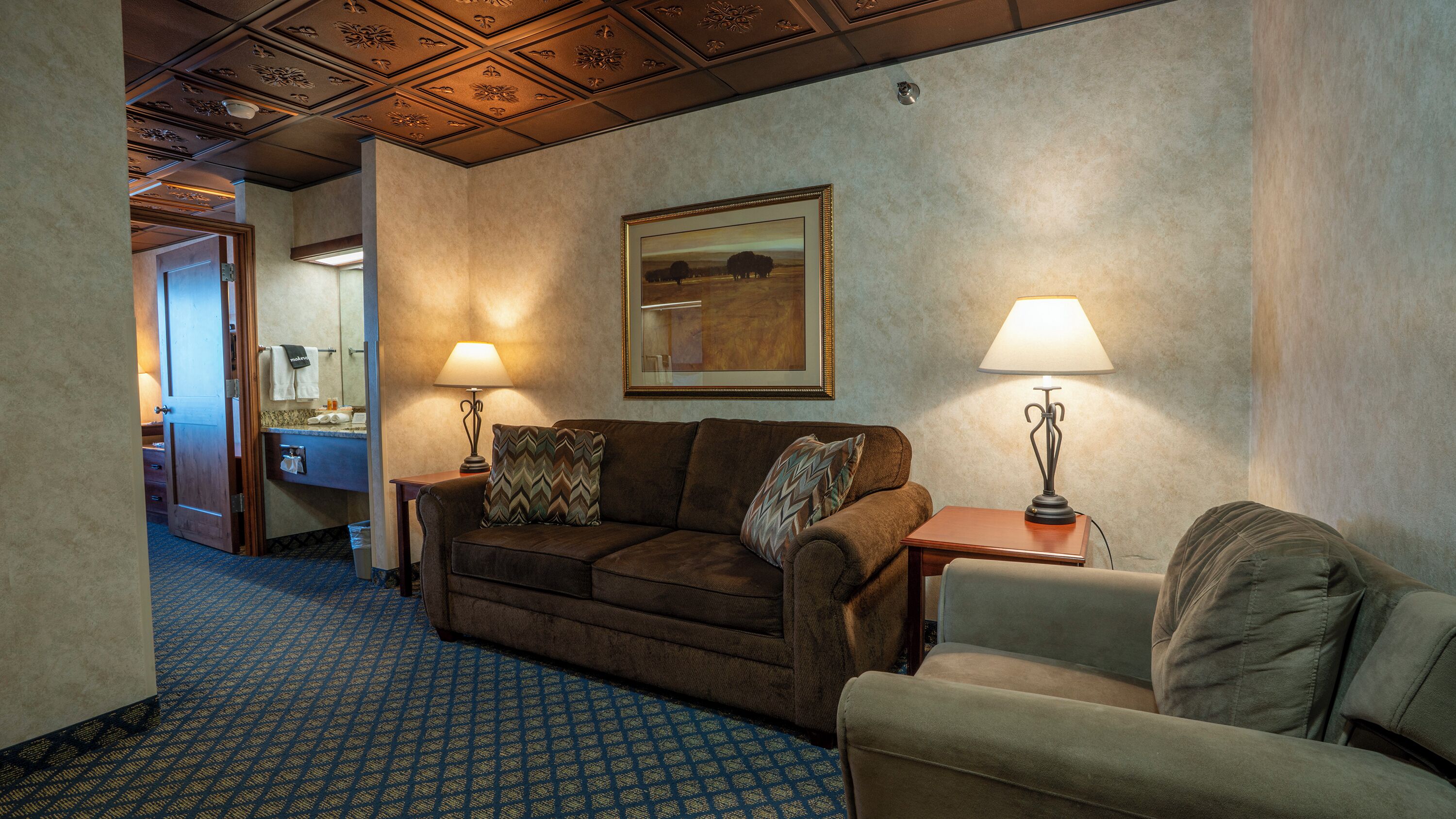 Royal Suite, 1 King Bed with Sofa bed | Blackout drapes, iron/ironing board, free WiFi, bed sheets