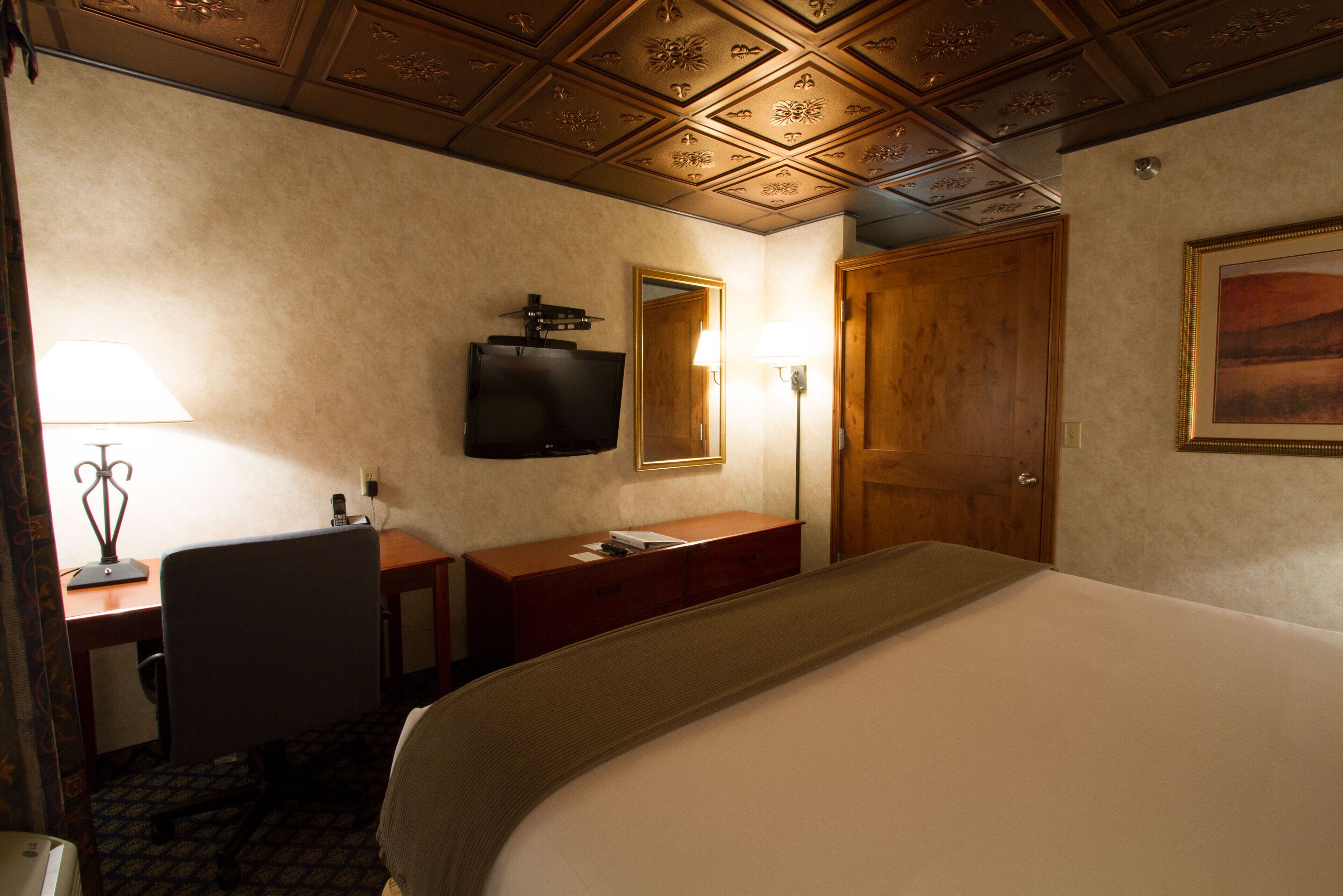 Royal-sviitti, 1 suuri parisänky ja vuodesohva | Pimennysverhot, silitysrauta/-lauta, ilmainen Wi-Fi, vuodevaatteet