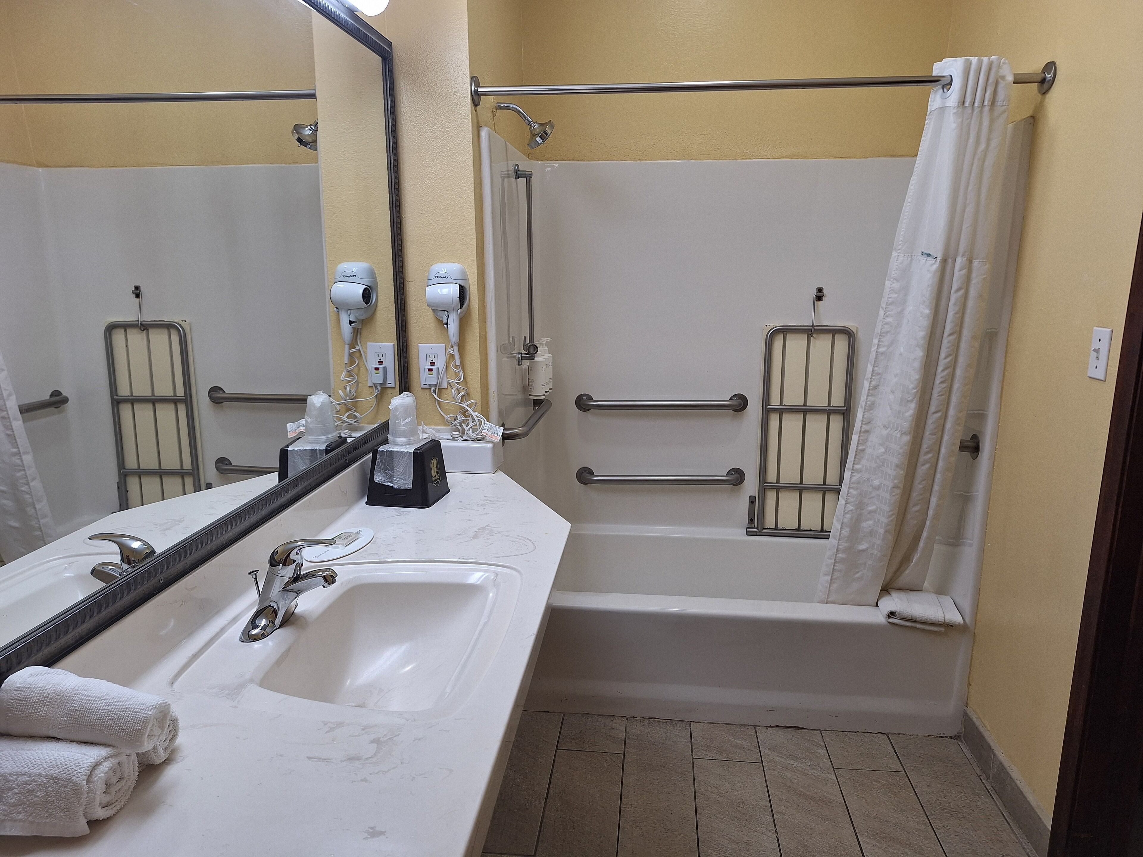 Combined shower/tub, deep soaking tub, free toiletries, hair dryer