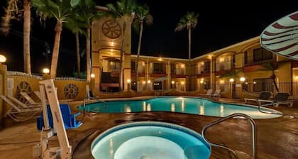 Super 8 by Wyndham Weslaco