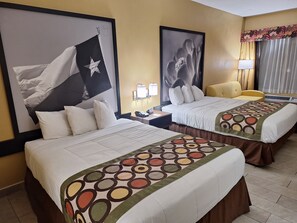 Skrivbord, ljudisolering, strykjärn/strykbräda och gratis barnsängar