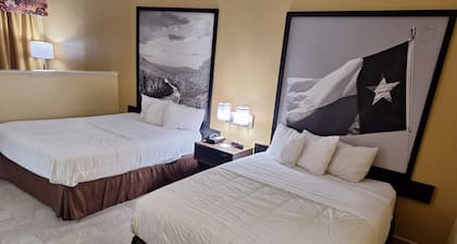 Super 8 by Wyndham Weslaco