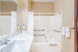 Ensemble baignoire-douche, baignoire profonde
